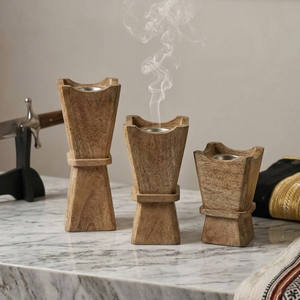 Ensemble brûleur d'encens moderne en bois en forme de sablier avec inserts en métal, mettant en valeur la veine naturelle du bois en trois pièces, décoration d'intérieur à niveaux - Product Image 6