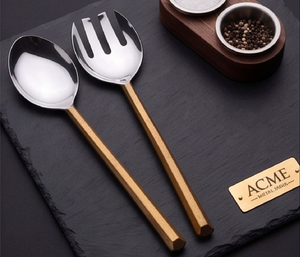 Juego de servidores de ensalada Horizon con mango dorado mate de diseño moderno, acero inoxidable plateado espejo, adecuado para eventos domésticos y catering. - Product Image 3