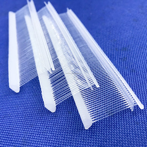 หมุดแท็ก PP ทรงสามเหลี่ยมขนาด25มม. ทำจากเวียดนาม - Product Image 1