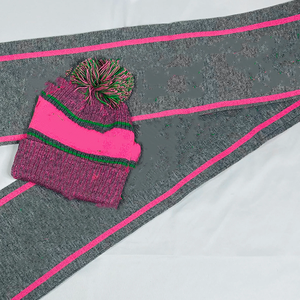 Ensemble 6 pièces bonnet et écharpe longue grise AKA – Personnalisable avec logo, en acrylique, color block, hiver, homme/femme, haute qualité, pour sororité - Product Image 6