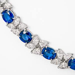 Collar de tenis con zafiro azul de Ceilán de 22.70 ct en oro blanco de 14K con diamantes G VS cultivados en laboratorio, elegante diseño bicolor - Product Image 4