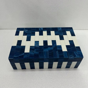 Caja Organizadora de Joyería de Resina Epoxi de Alta Calidad TIME 2 DECOR, Totalmente Personalizada, Hecha a Mano por Diseñadores, para Regalos de Boda - Product Image 1