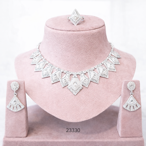 Elegante Juego de Collar con Diseño de Hojas en Acabado Dorado y Plateado con Pendientes Colgantes a Juego 23327 - Product Image 4