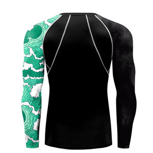 Rashguard Solid Trader Premium Blend en tissu respirant, coupe compressive, coutures lisses, anti-frottement, pour entraînement en extérieur - Product Image 2