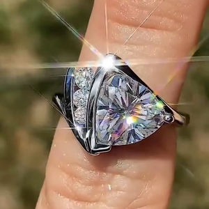 แหวนค็อกเทลเพชรโมอิสซาไนต์ทรงทริลเลียนสุดหรูสำหรับผู้หญิง เงินแท้ 925 ของแท้ ของขวัญงานแต่งงานสำหรับคนรัก - Product Image 1