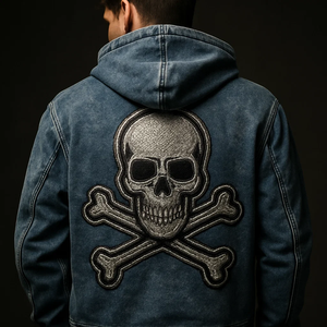 Veste en jean à capuche pour homme avec patch brodé tête de mort et os croisés au dos, style punk streetwear - Product Image 3