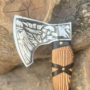 Hache à barbe de style industriel d'inspiration nordique de haute qualité avec manche en bois sculpté et tête en acier détaillée pour collection et exposition - Product Image 4