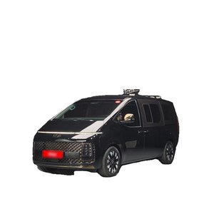 Hyundai Staria L3.5 Lounge 2024/3, 9 Plazas, 52.073 km, Caja de Cambios Automática, Volante a la Izquierda, Asientos de Cuero, Emisión Euro V, Combustible GLP - Product Image 1