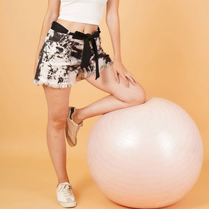 Shorts de Mezclilla para Mujer, Modernos, con Logotipo Personalizado, Diseño Impreso con Láser, Color Azul Clásico - Product Image 5