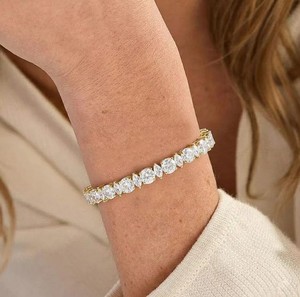 Pulsera con Dijes de Moissanita en Plata de Ley 925 Chapada en Oro, Elegante Aspecto de Diamante, Joyería de Lujo para Bodas para Mujer - Product Image 4