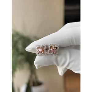 Pendientes de Diamante Rosa Redondo de 1.10 Ct Cultivado en Laboratorio con Halo Floral, Oro de 14K, Joyería Fina Elegante para Mujer, Hechos a Medida, de Lujo - Product Image 2