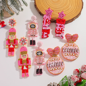 Colgante de cuentas de arroz rosas hecho a mano, con diseño de Papá Noel de dibujos animados y lazo, de cristal, para mujer, regalo festivo - Product Image 6