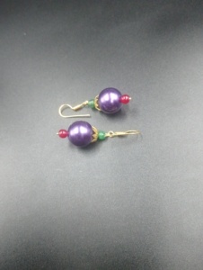 Pendientes Colgantes de Latón Chapado en Oro Amaira Jewels con Perlas de Imitación Moradas y Cuentas Rojas y Verdes para Mujer, Estilo Vintage para Fiestas, Hindúismo - Product Image 3