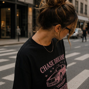 เสื้อยืดคอกลมแขนสั้นทรงหลวมสำหรับผู้หญิง ผ้าฝ้ายถัก 100% น้ำหนัก 180 กรัม พิมพ์ลายแบบรีดร้อน สวมใส่สบาย ระบายอากาศได้ดี - Product Image 4
