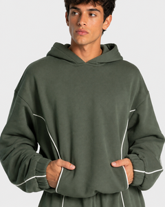 Sudadera con Capucha para Hombre en Verde Caqui con Líneas en Contraste, Logotipo Personalizado, Estilo Casual, Talla Grande, Sudadera de Felpa Premium - Product Image 3
