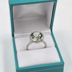 Anillo de Media Eternidad Clásico con Amatista Verde y Moissanita de Corte Redondo, Plata 925 Original, Ideal para Regalo de Boda para Ella - Product Image 6