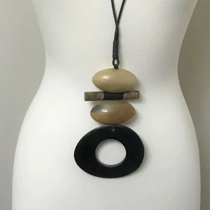 Collier en corne moderne fait main écologique pour femmes, meilleur bijou en corne de buffle polie, décoration de mariage, cadeau - Product Image 2