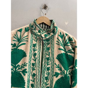 Veste en velours Suzani unisexe pour femmes, veste brodée à la main avec des motifs floraux, style bohème hippie, doublure intérieure en coton - Product Image 4