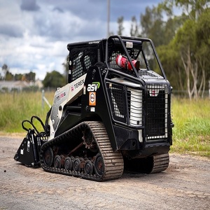 Chargeuse compacte Terex avancée avec une puissante attache broyeuse pour une coupe efficace des broussailles et la préparation des terrains - Product Image 1