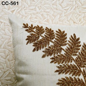 Housse de coussin carrée personnalisable de luxe en coton perlé fait main, motif citrouille, broderie complexe, fermeture éclair - Product Image 2