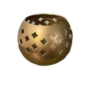 กล่องเหล็กทรงสี่เหลี่ยมทรงกลมสีทองดีไซน์อินเดียชั้นหนึ่งของตกแต่งคริสต์มาสที่บ้านร้านอาหารขวดใส่เทียน - Product Image 1