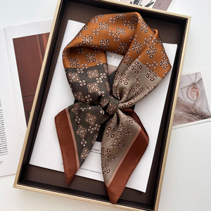 Pañuelo de Satén Suave de Lujo con Estampado para Primavera/Verano, Elegante y Profesional para el Trabajo, Protección para el Cuello, Pañuelos Cuadrados - Product Image 1