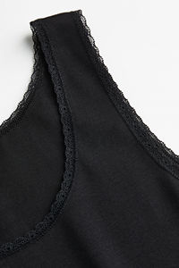 Camiseta sin mangas de poliéster para mujer, con cuello de lazo, fruncido, color liso, transpirable, informal, con logo frontal, longitud regular - Product Image 5