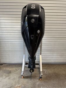 เครื่องยนต์เรือมือสอง รุ่นยอดนิยม ปี 2020 แรงม้า 200 แรง 3.4 ลิตร 4 จังหวะ 25 นิ้ว  ใช้งานมาแล้ว 320 ชั่วโมง พร้อมส่ง - Product Image 2