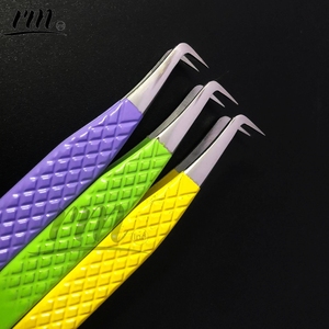 Pince à cils Rm en acier inoxydable à pointe de précision, manche coloré violet, vert, jaune - Product Image 1
