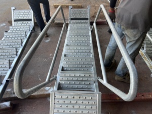 Rampe de construction sur mesure avec mains courantes - Product Image 3