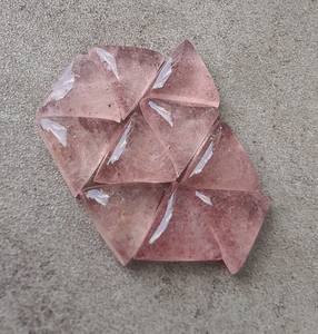 Cuarzo Fresa Natural en Forma de Triángulo, Cabujón con Reverso Plano, Calibrado, Gema Suelta para Joyería - Product Image 3