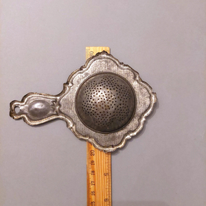 Infuseur à thé élégant en acier inoxydable portable, filtre à thé réutilisable en forme de boule avec longue poignée, couleur argent - Product Image 4