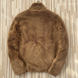 Abrigo de invierno grueso para mujer, color crema, de piel sintética, con cremallera, cuello alto, hombros caídos, bolsillos con parche. - Product Image 2