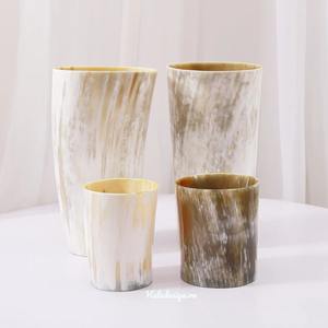 Ensemble de gobelets en corne de Viking faits à la main très demandés, style animalier, avec décapsuleur pour vin, bière et bière artisanale, pour Noël - Product Image 2