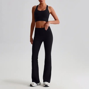 Conjunto Deportivo para Mujer, Ropa Deportiva para Gimnasio, Fitness y Yoga, Diseño Personalizado con Patrón Sólido, Bra Deportivo y Pantalones Cortos Transpirables con Cintura Alta Elástica - Product Image 4