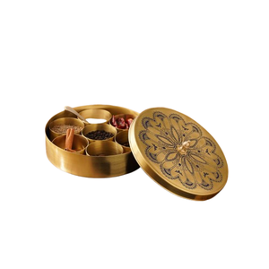 Juego de recipientes para especias de latón puro con cuchara de latón, organizador de especias tradicional indio de 7 compartimentos, acabado dorado, utensilios de cocina al por mayor - Product Image 2