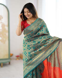 Sari Tradicional de Seda para Mujer, Marca AARA, con Bordado Zari en Verde Azulado y Rojo, Protección Solar, para Bodas, Estilo India/Pakistán - Product Image 6