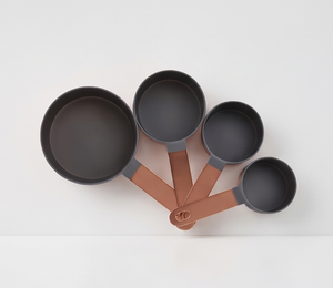 Juego de Tazas Medidoras Modernas con Recubrimiento de Polvo Negro y Asas con Recubrimiento de Cobre, Utensilios de Cocina Elegantes y Duraderos - Product Image 1
