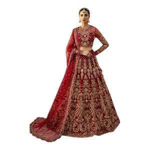 Lehenga Choli en soie rouge avec broderie dorée, longueur au sol, tenue de mariage traditionnelle pour femmes, style Inde Pakistan - Product Image 1