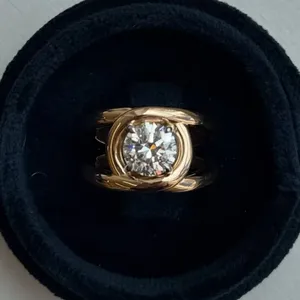 Anillo de Compromiso con Diamante Cultivado en Laboratorio IGI de 2.00Ct, Corte Redondo, E VS1, Oro Amarillo Sólido de 14K - Product Image 4