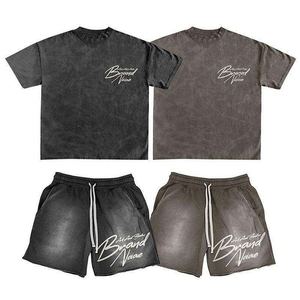 เสื้อยืดโอเวอร์ไซส์ผู้ชายสไตล์วินเทจฟอกสี 250GSM รุ่นใหม่ล่าสุด พร้อมกางเกงขาสั้นปักตัวอักษรแบบกำหนดเอง ชุดเซ็ตสองชิ้น - Product Image 1