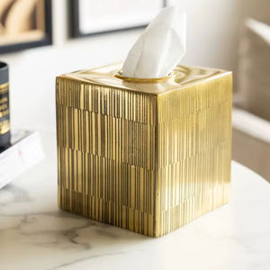 Caja de pañuelos con acabado dorado de primera calidad, elegante organizador de servilletas para mesa, ideal para la tocador del baño y la decoración de la mesa central. - Product Image 1