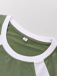 Conjunto de verano transpirable con logotipo personalizado OEM al por mayor para hombre, camiseta informal y pantalones cortos ligeros - Product Image 3