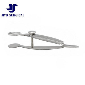 คีมจับกระจกตาแบบมืออาชีพ ยี่ห้อ Lambert รุ่น Chalazion Forcep ขนาดเล็ก 3 5/8 นิ้ว พร้อมสกรูล็อคแบบหมุนและด้ามจับแบบแบน - Product Image 3