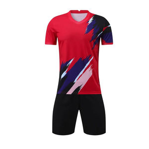 Ensemble de maillot de football rouge à col en V pour homme avec impression sublimée et tissu respirant à manches courtes, coupe athlétique pour adultes - Product Image 6
