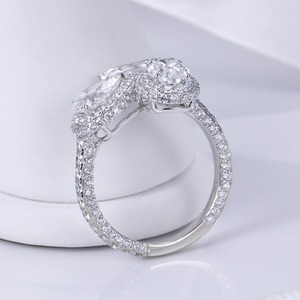 แหวนเพชรทรงบาแกตต์สีเขียวมรกตทันสมัย คุณภาพสูง เครื่องประดับอินเทรนด์สำหรับงานแต่งงาน งานหมั้น ของขวัญสำหรับเธอ - Product Image 2