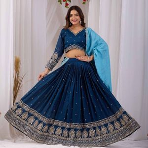 Lehenga Choli con bordado de lentejuelas premium y detalles en hilo, con forro interior de microalgodón y dupatta a juego de Royal Exports. - Product Image 1