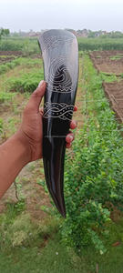 Cuerno de cerveza de estilo escandinavo tradicional hecho de cuerno de ganado natural con revestimiento interior apto para alimentos y acabado pulido. - Product Image 4