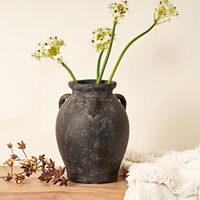 Vase en céramique de terre cuite noire sculpté à la main, de haute qualité, 9,5'' de haut, grand, vieilli, design vintage unique, rustique