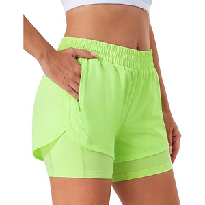 Shorts de sport pour femmes tendance vert néon 2-en-1, shorts de course haute visibilité avec doublure intérieure - Product Image 1